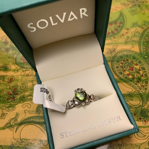 Jewelry - Irish Claddagh Peridot Ring